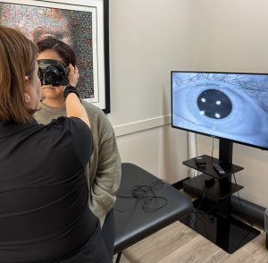 Vestibular physiotherapist in don mills clinic treating patient with vertigo